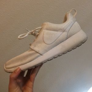 White Nike Roche runs